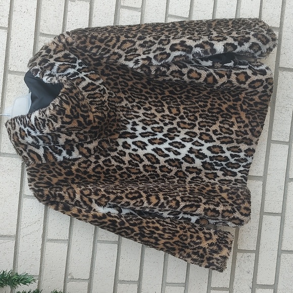 Leopard Coat* - Picture 6 of 10